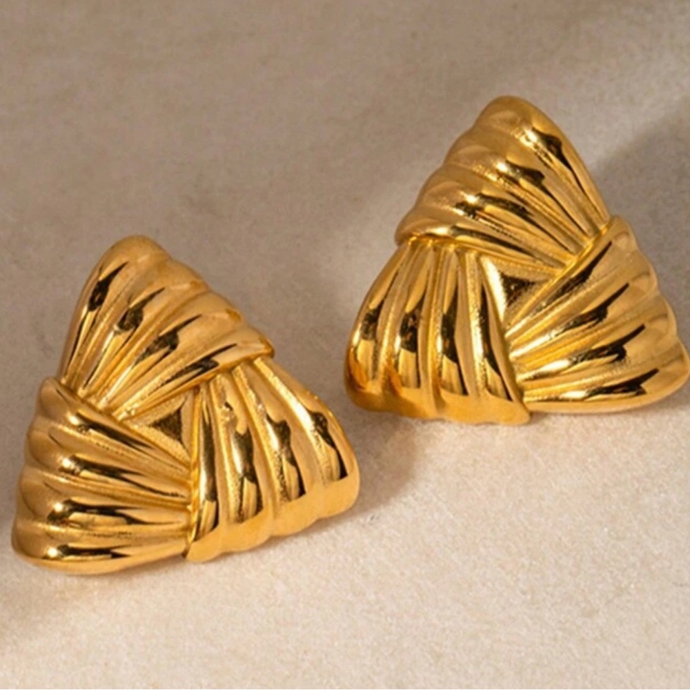 Gold Triangle Earrings European And American Style Geometric Triangle Stud NWT